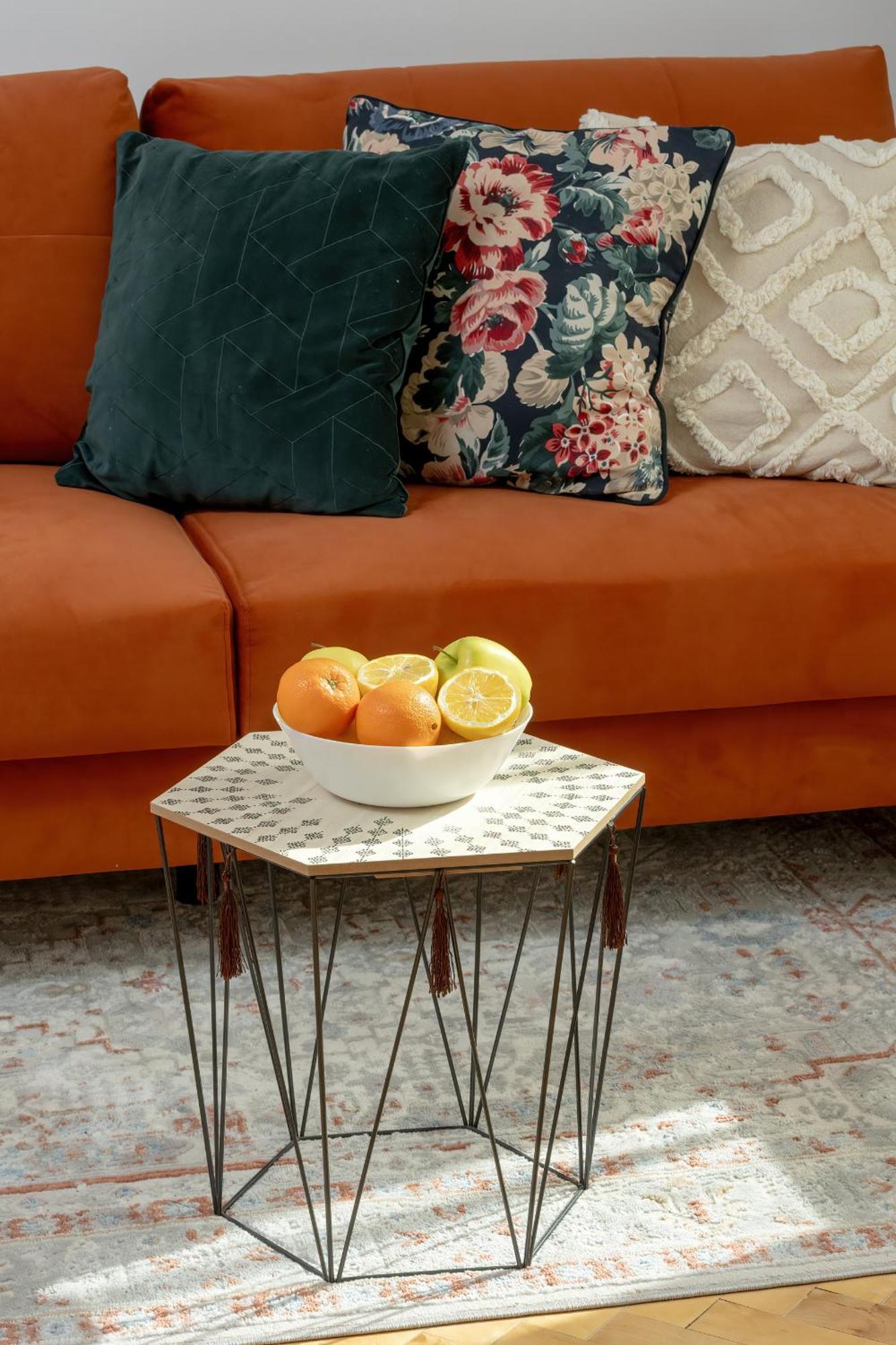 Апартаменти Cosy In By Renters *